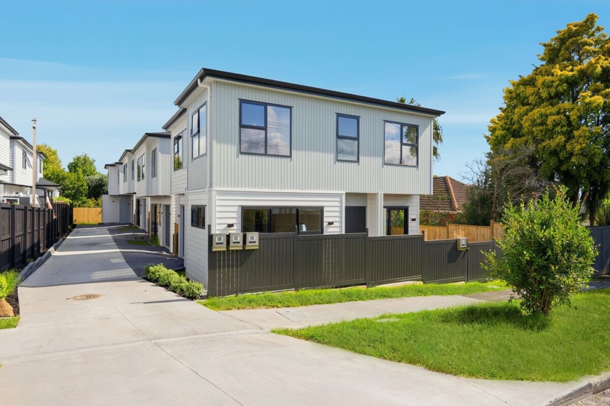 152m2 brandnew standalone 4 beds 2.5 baths home on 225m2 section, just moments from Lynn Mall, train links, parks, and local schools, 141A Seabrook Avenue, New Lynn, Auckland