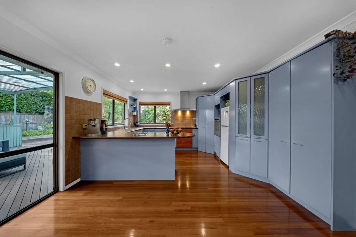 Macleans College Zone, 195m2 3 beds + office room 2 baths house with double garage on 768m2 section, minutes to schools, Howick Village, Highland Park shopping, and Half Moon Bay Marina, beaches, 4 Janome Place, Bucklands Beach, Auckland