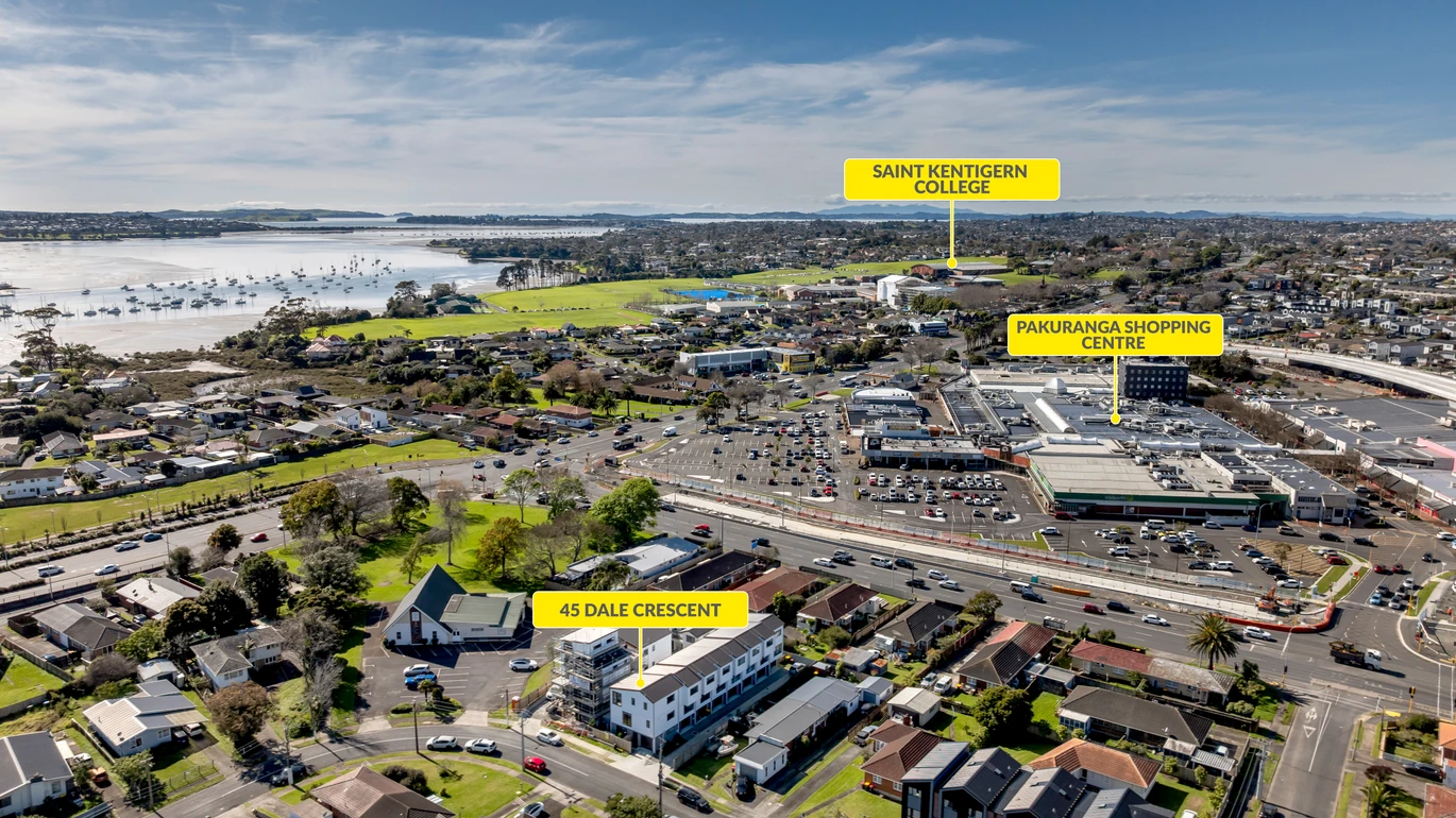 Freehold 4 beds 3.5 baths home with garage and 2 ensuites, located opposite Pakuranga Plaza, 1/45 Dale Crescent, Pakuranga, Auckland