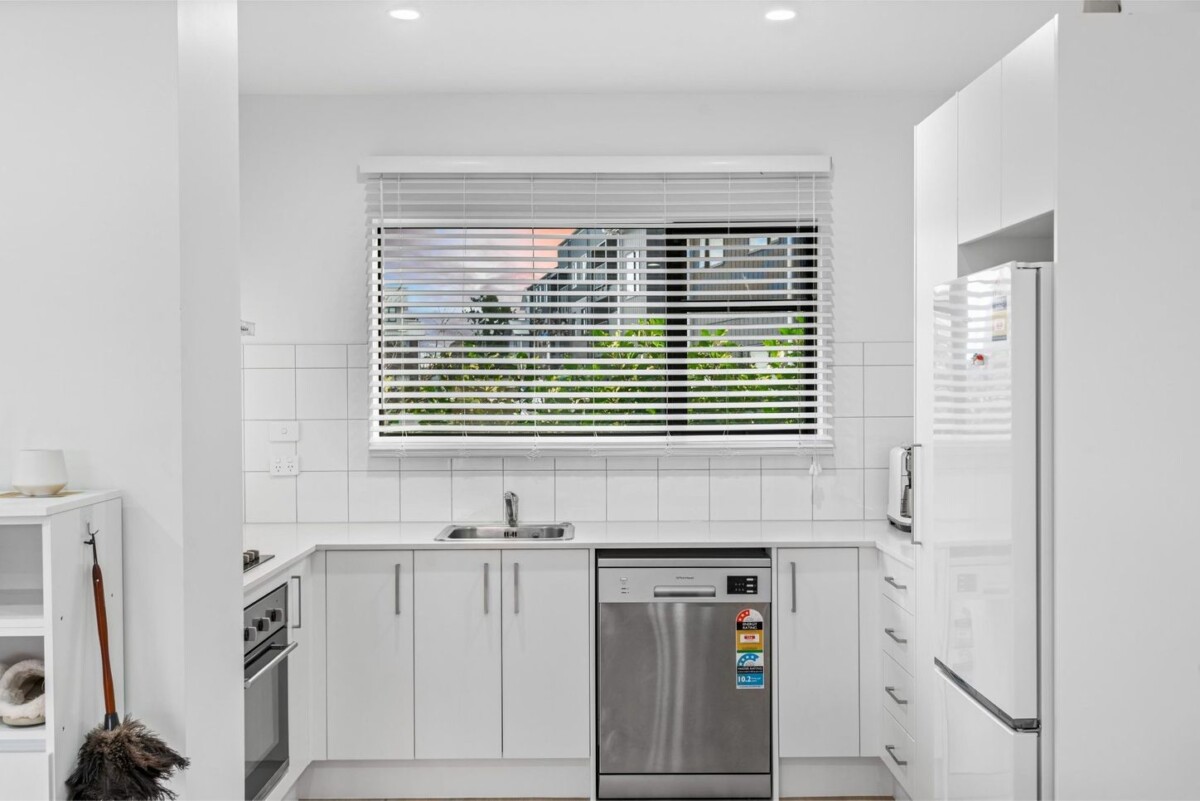 3 beds 2.5 baths home with car park, Approximately 8-minute walk to Henderson Train Station, minutes to schools, shops, 37 Eileen Newey Place, Henderson, Auckland