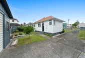 3 beds house with garage on 426m2 section, close to Papakura town centre, Southgate Shopping Centre , schools, motorway access, 31 Arimu Road, Papakura, Auckland
