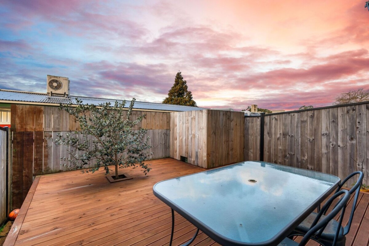 3 beds 2.5 baths home with car park, Approximately 8-minute walk to Henderson Train Station, minutes to schools, shops, 37 Eileen Newey Place, Henderson, Auckland