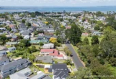 Set directly opposite Craigavon Park, 4 beds 3 baths house on 424m2 section, central air conditioning, walks to Blockhouse Bay Village. Beaches, bush walks, public transport, shops, and key amenities, 44 Connell Street Blockhouse Bay, Auckland