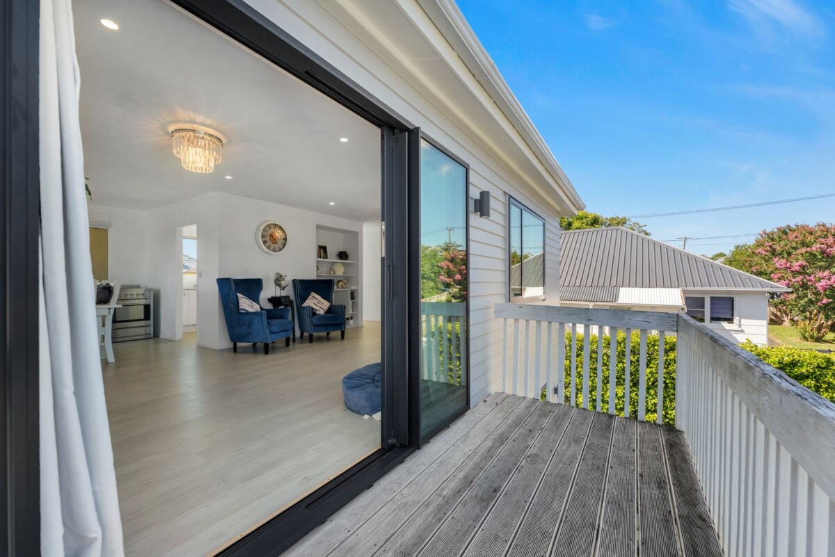 CCC Needed, Big Work Already Done, This 121sqm, 3-bedroom home has been fully reclad with consent, and now requires a builder to finish the remaining inside work and obtain CCC from council, 159B Meadowbank Road, Meadowbank, Auckland