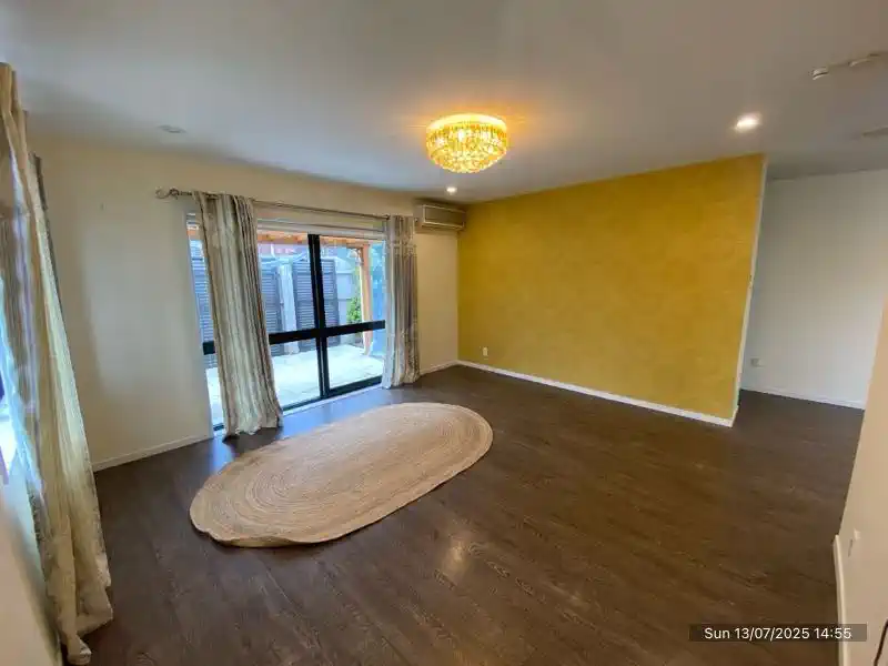 For rent, 4 beds 2 baths house with double garage, Available on 16th of March, 10 Sai Street, Flat Bush, Auckland