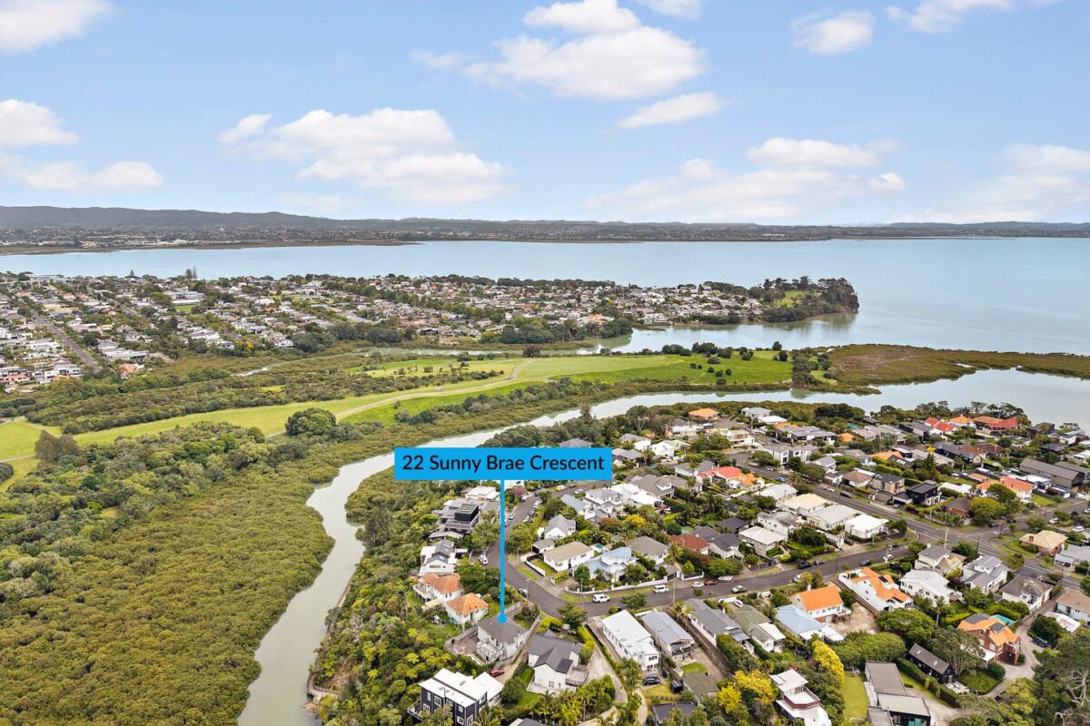 Owners now overseas, upgraded 3 beds 1.5 baths house with car park on 505m2 section, central heating , Set on an elevated site in one of Westmere’s most sought-after streets, sweeping views across Meola Reef and out to Seddon Fields, 22 Sunny Brae Crescent, Westmere, Auckland