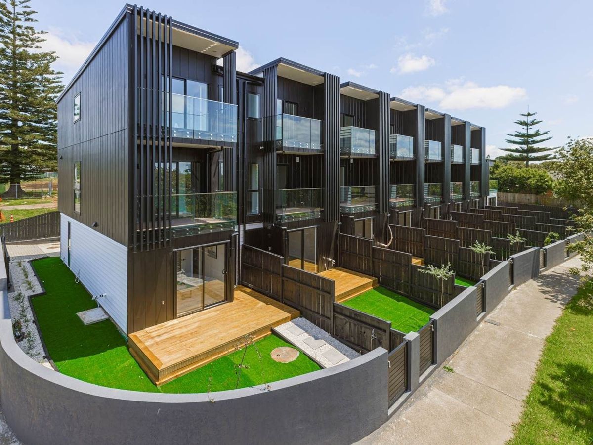 For rent, Unfurnished,, 4 beds 3 beds townhouse, Available Now·, 59 Kawiti Avenue, Point England, Auckland