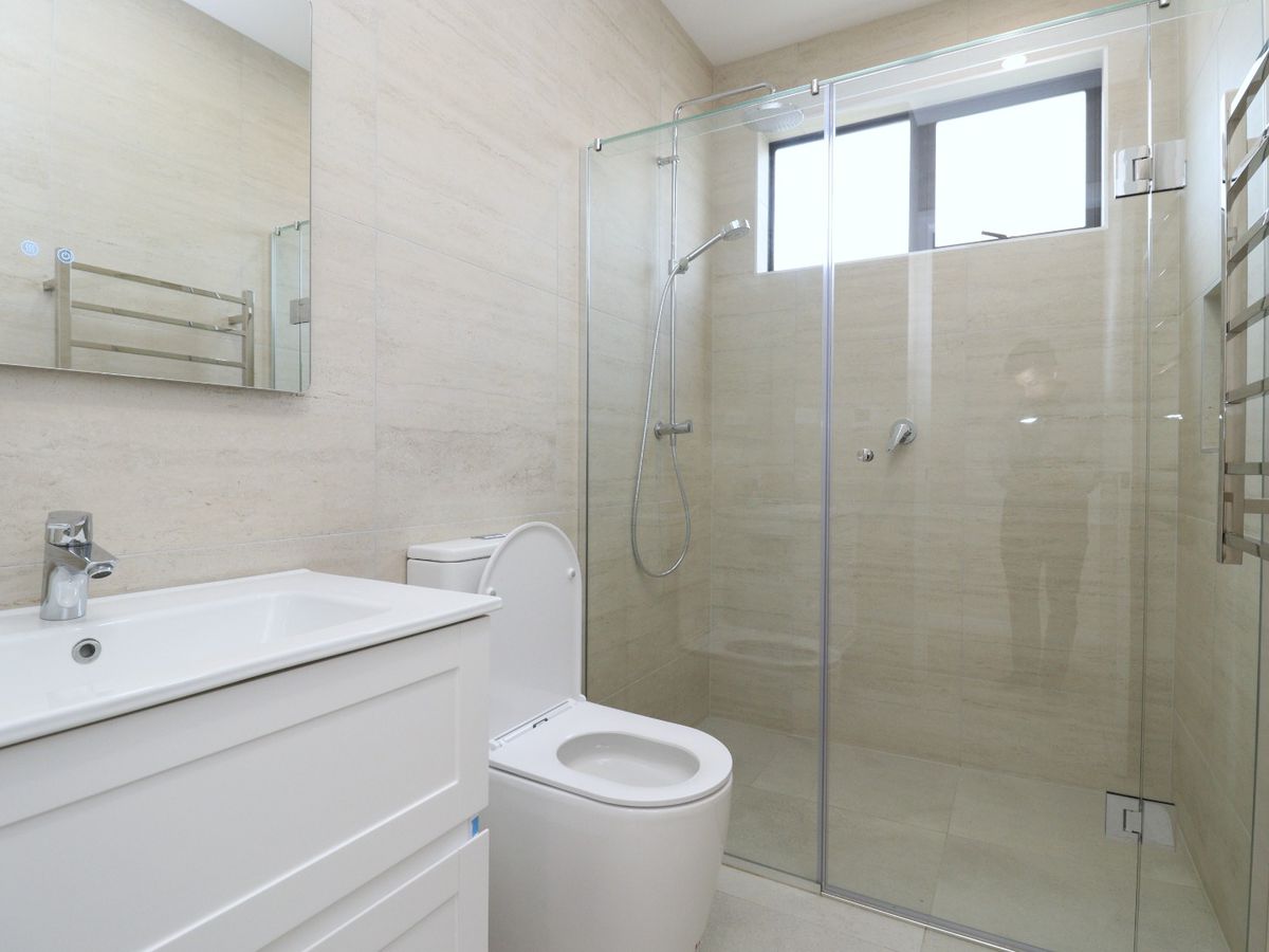 For rent, 4 Bed 3 Bath 2 Kitchen townhouse, Available on Sun 1st Mar, 20 Yellow Pear Lane, Drury, Auckland