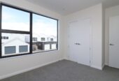 For rent, 4 Bed 3 Bath 2 Kitchen townhouse, Available on Sun 1st Mar, 20 Yellow Pear Lane, Drury, Auckland