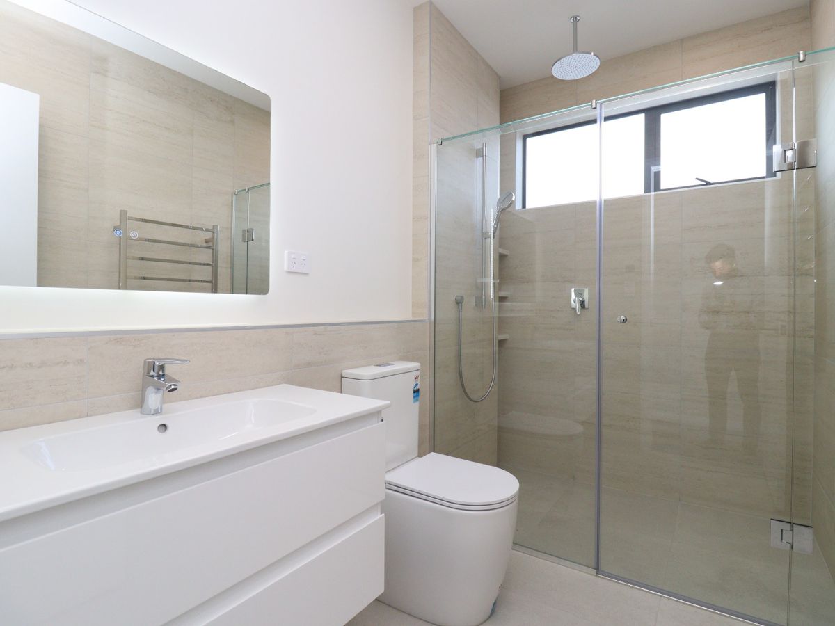 For rent, 4 Bed 3 Bath 2 Kitchen townhouse, Available on Sun 1st Mar, 20 Yellow Pear Lane, Drury, Auckland