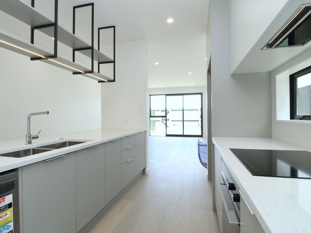 For rent, 4 Bed 3 Bath 2 Kitchen townhouse, Available on Sun 1st Mar, 20 Yellow Pear Lane, Drury, Auckland