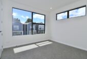 For rent, 4 Bed 3 Bath 2 Kitchen townhouse, Available on Sun 1st Mar, 20 Yellow Pear Lane, Drury, Auckland
