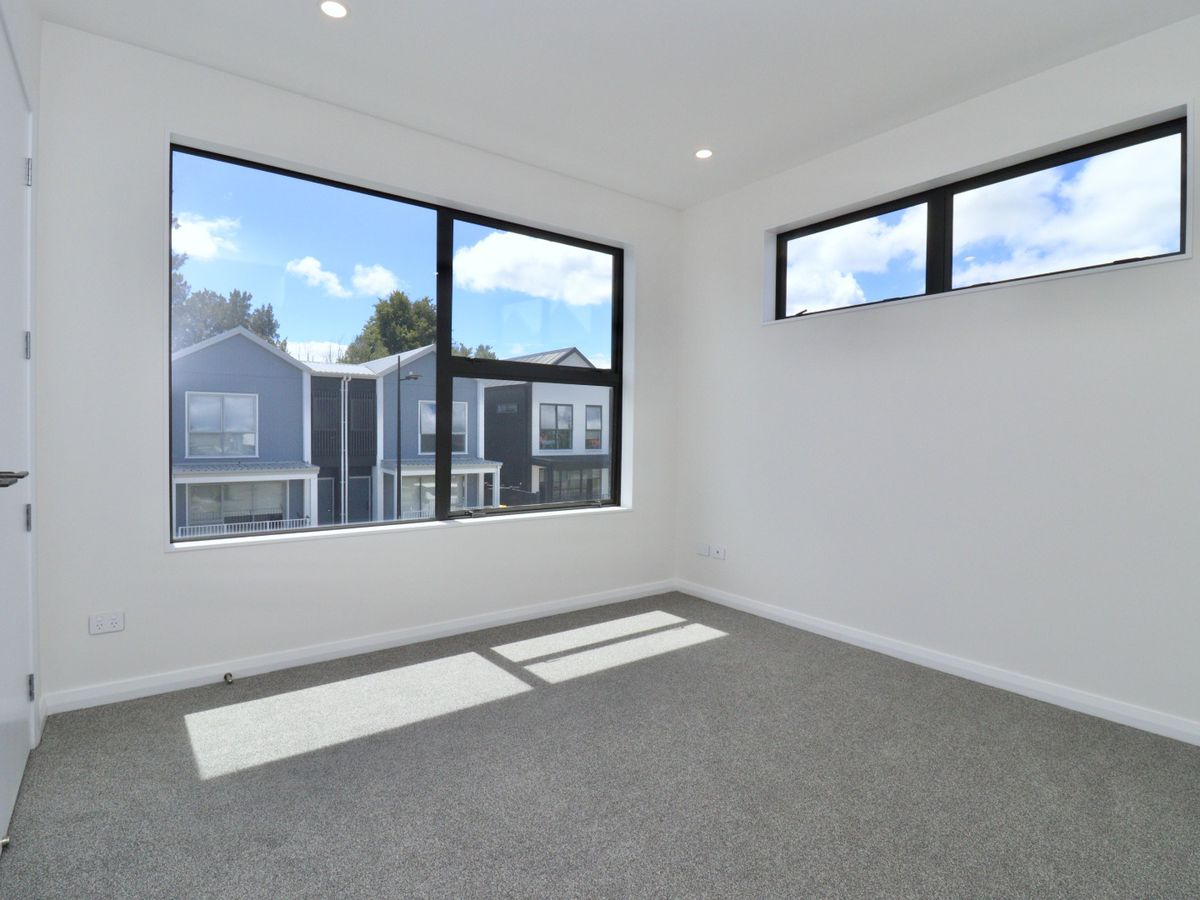 For rent, 4 Bed 3 Bath 2 Kitchen townhouse, Available on Sun 1st Mar, 20 Yellow Pear Lane, Drury, Auckland