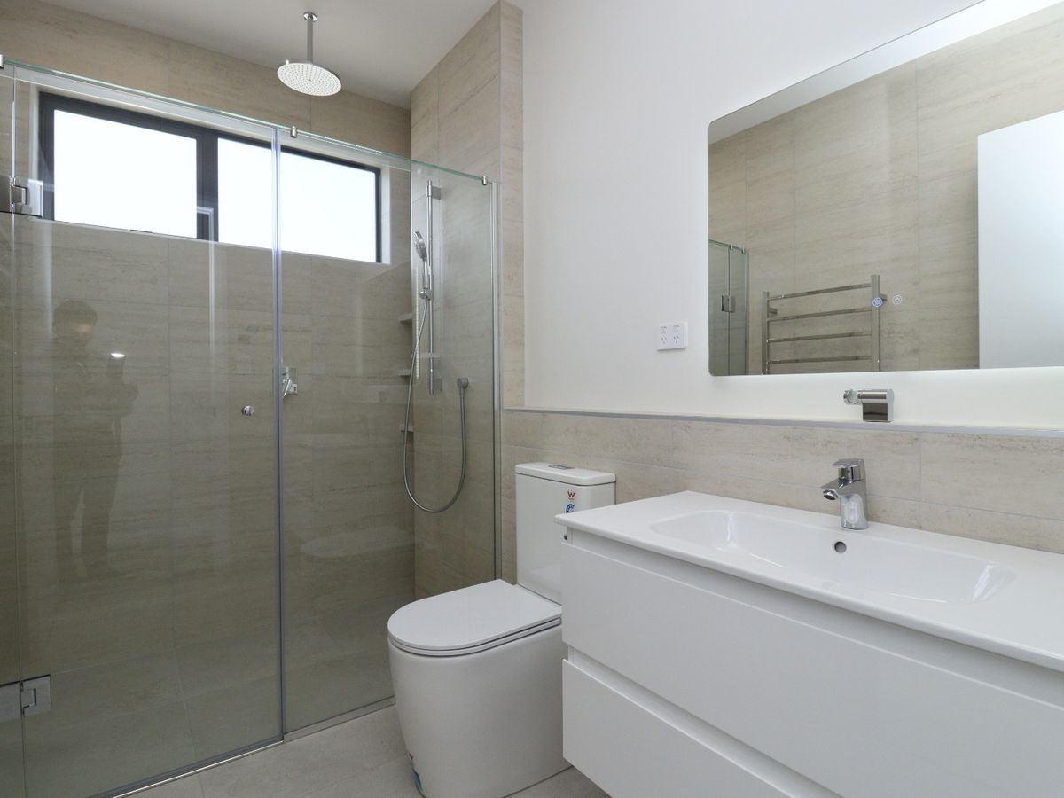 For rent, 4 Bed 3 Bath 2 Kitchen townhouse, Available on Sun 1st Mar, 20 Yellow Pear Lane, Drury, Auckland