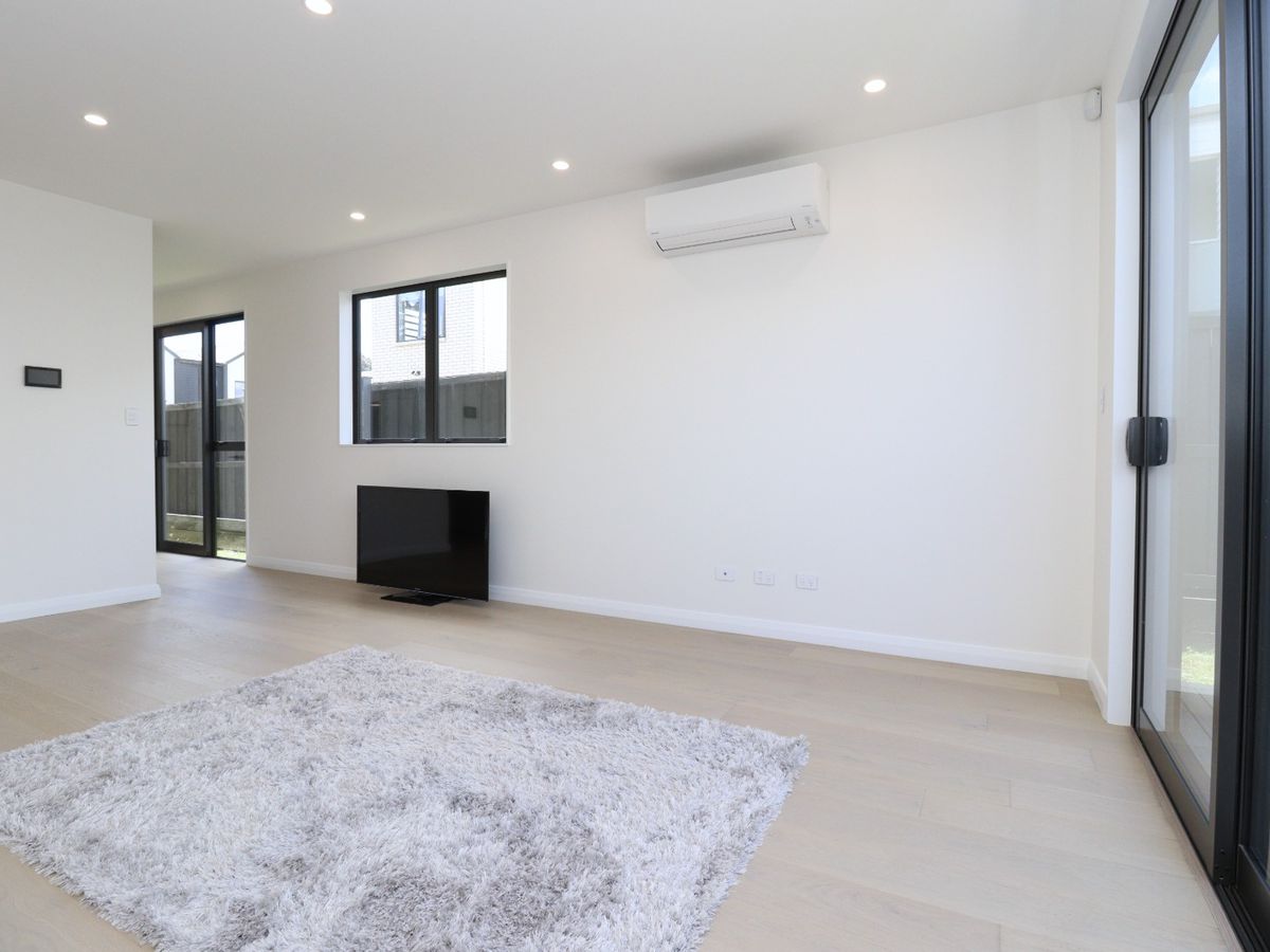 For rent, 4 Bed 3 Bath 2 Kitchen townhouse, Available on Sun 1st Mar, 20 Yellow Pear Lane, Drury, Auckland