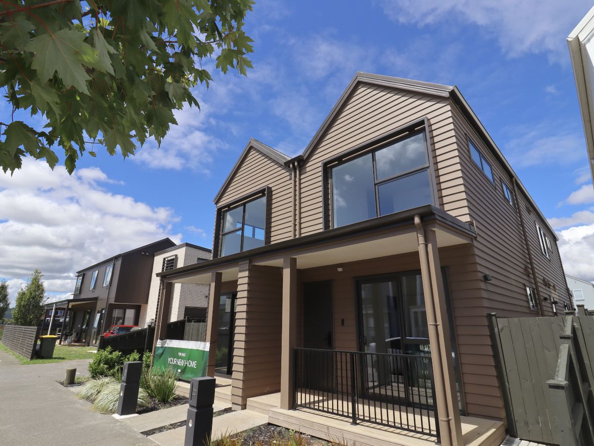 For rent, 4 Bed 3 Bath townhouse, Available on Sun 1st Mar, 18 Yellow Pear Lane, Drury, Auckland