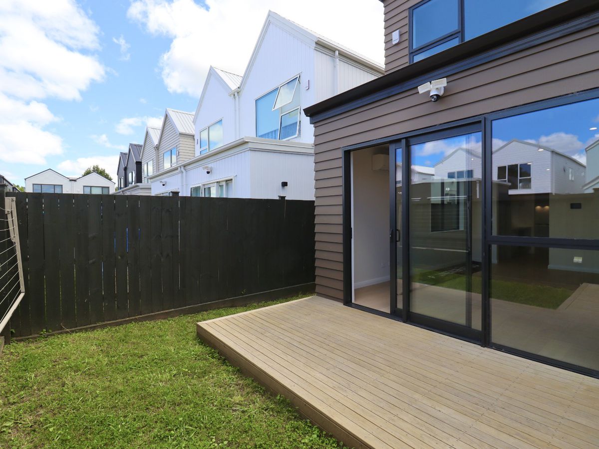 For rent, 4 Bed 3 Bath townhouse, Available on Sun 1st Mar, 18 Yellow Pear Lane, Drury, Auckland