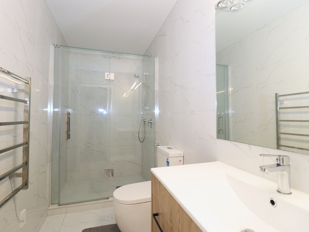 For rent, 3 beds 2 baths house with garage, Available from 1 March, 39 Korokio Lane, Henderson, Auckland