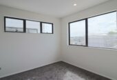 For rent, Fresh and unfurnished, , 3 beds 2 baths house with garage, Available on Tue 10th Mar, Takanini, Auckland
