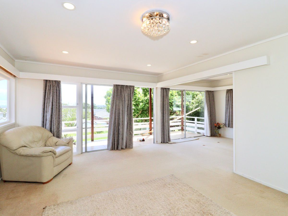 For rent, 3 beds 2 baths house with double garage and Storage room, Available from Thu 19th Feb, Hill Park, Auckland