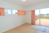 For rent, 3 beds 2 baths house with double garage and Storage room, Available from Thu 19th Feb, Hill Park, Auckland