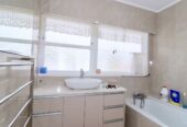 For rent, 3 beds 2 baths house with double garage and Storage room, Available from Thu 19th Feb, Hill Park, Auckland