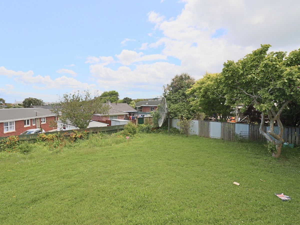 For rent, 3 beds 2 baths house with double garage and Storage room, Available from Thu 19th Feb, Hill Park, Auckland