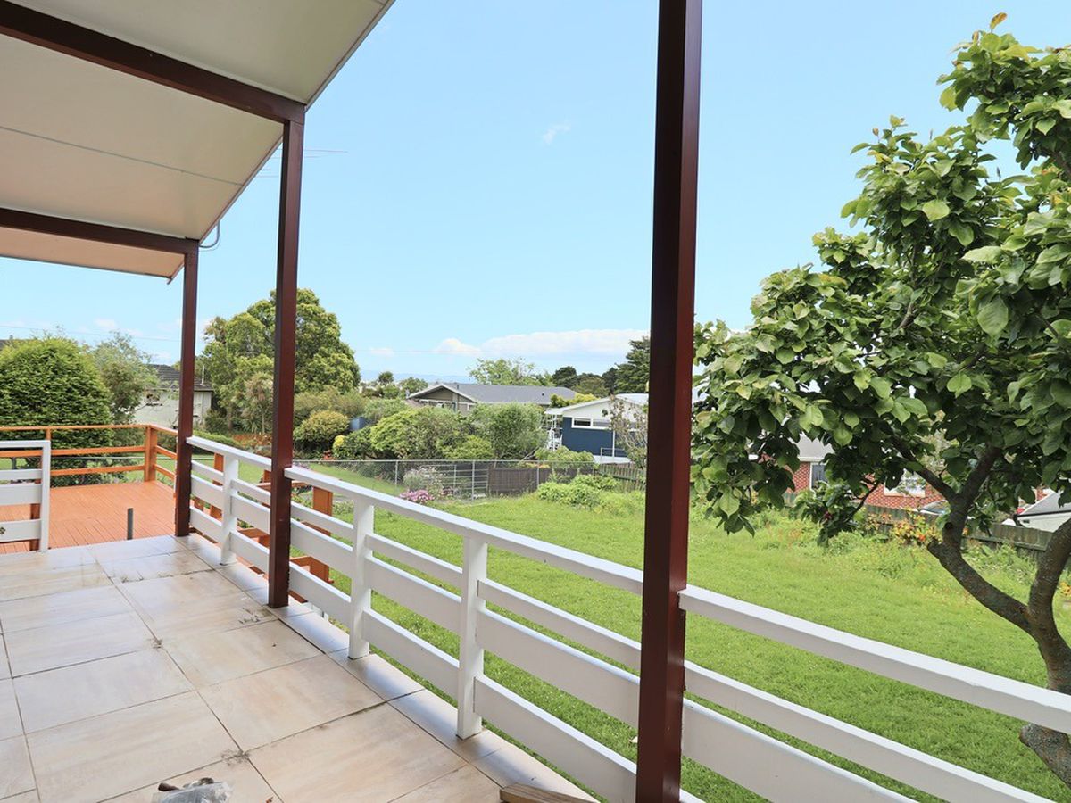 For rent, 3 beds 2 baths house with double garage and Storage room, Available from Thu 19th Feb, Hill Park, Auckland