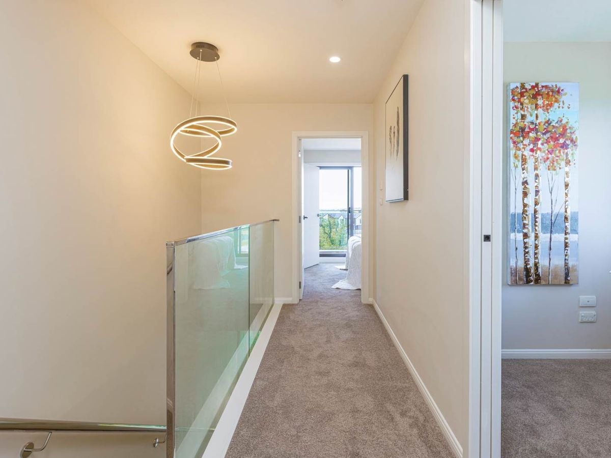 For rent, 4 beds + study room 3 baths townhouse, Available from Thu 19th Feb, Point England, Auckland