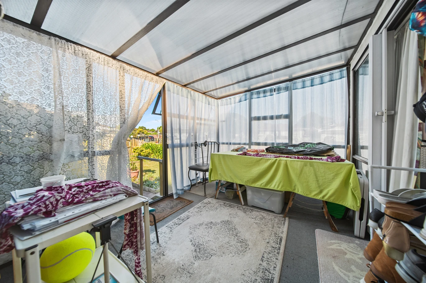 3 beds house with double carport on 606m2 section, right beside Blackgate Reserve, just minutes to Clendon Town Centre and an easy walk to Waimahia Intermediate School, 9 Blackgate Place, Weymouth, Auckland