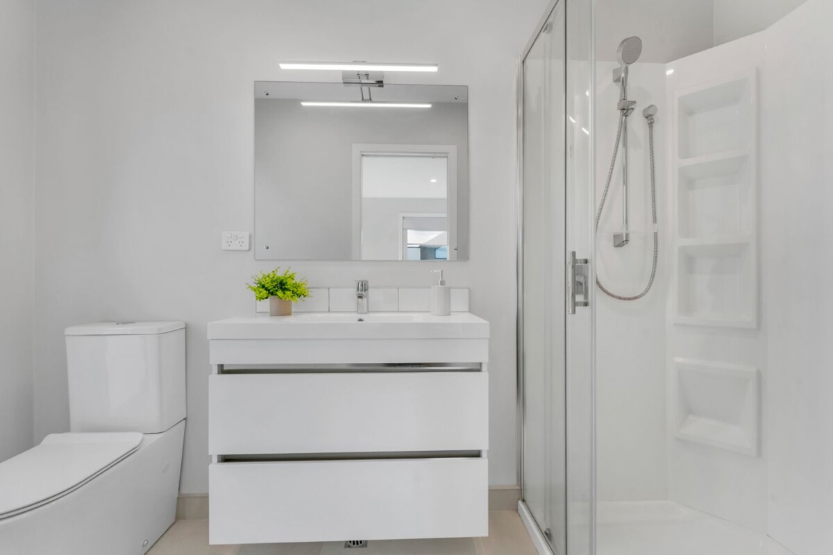 Retiring Owner Cashing Up, 114m2 3 beds 2.5 baths home with 2 var parks on 166m2 section, just moments from the beach and the scenic coastal boardwalk, 2A Treloar Crescent, Hobsonville, Auckland