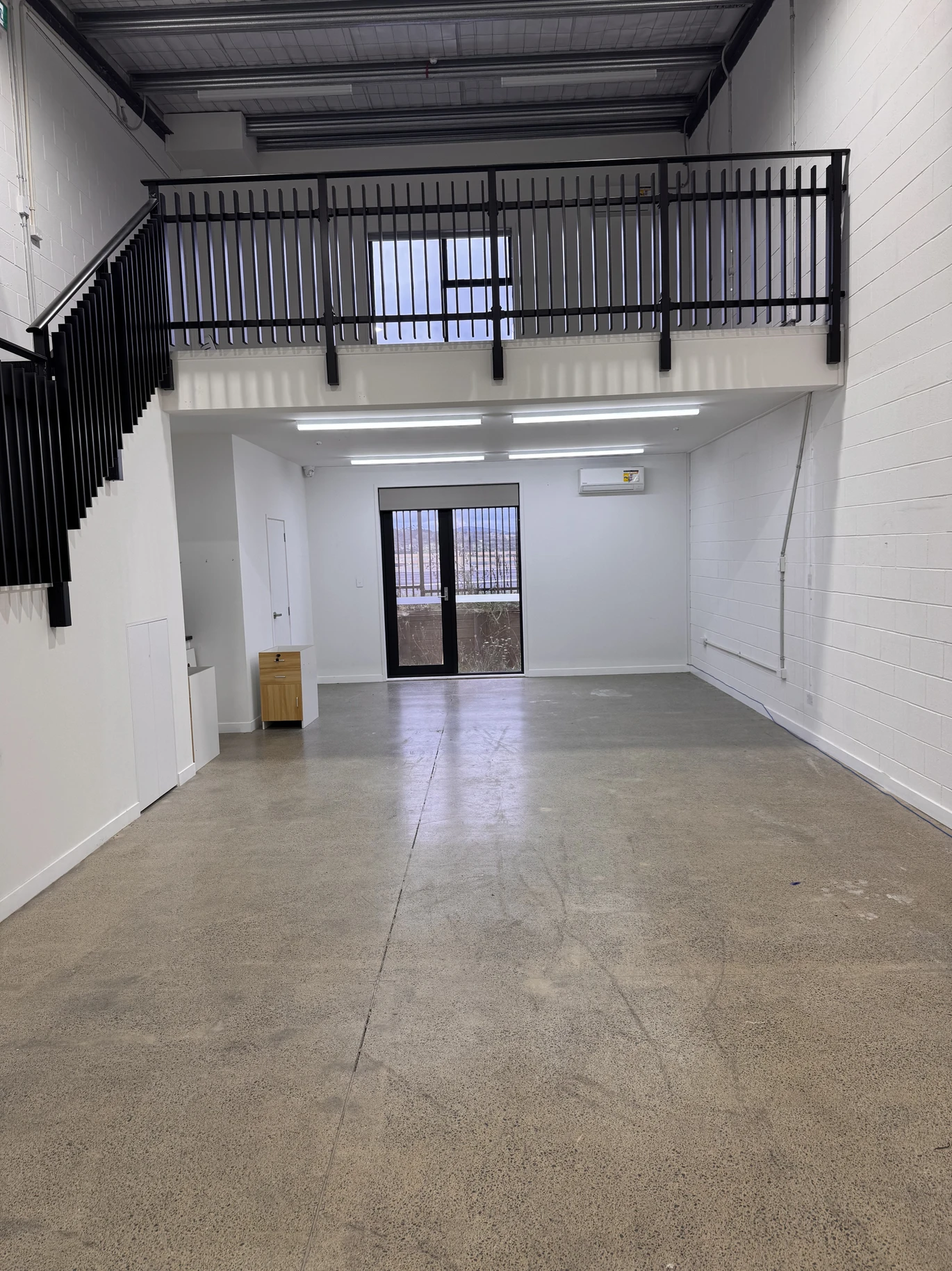 102m² Westgate Industrial and commercial unit/ warehouse, within the highly regarded D&G Industrial Park, Dual signage opportunities at both the front and rear of the unit, 14/4 Spring Garden Avenue Westgate, Auckland