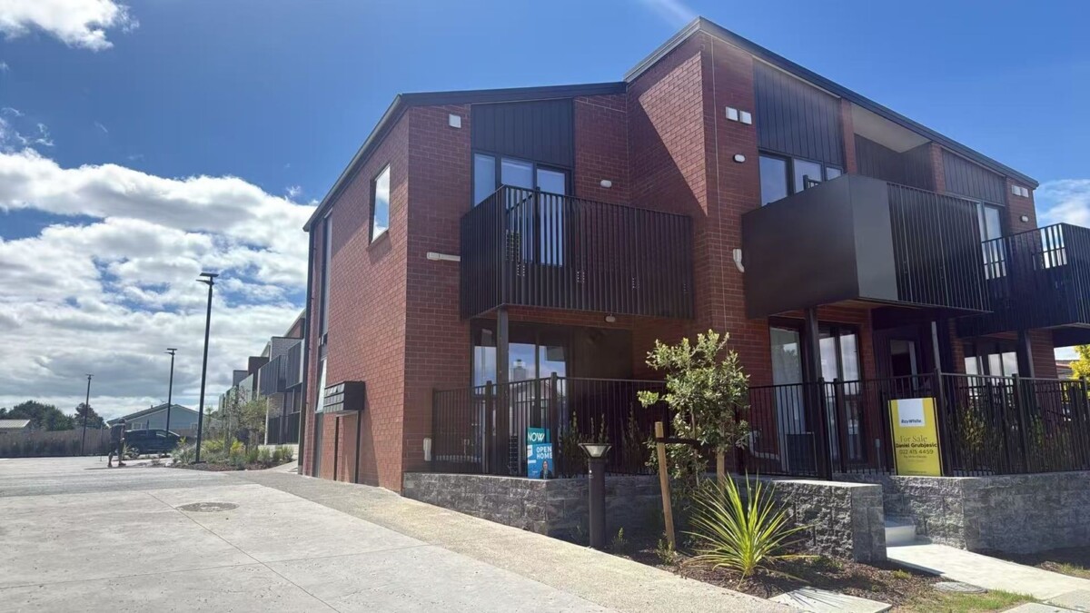 $759k Investment. Dual-Key Incomes. Turnkey investment – 10% deposit at unconditional, balance on completion, 10 & 12 Humphreys Place, Mangere, Auckland