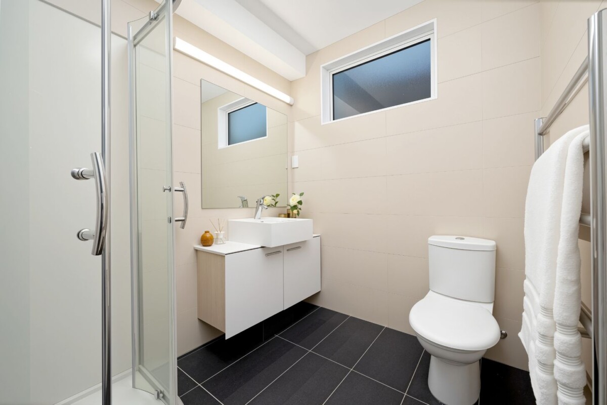 198m2 Renovated 4 beds 2.5 baths house with double garage and City View & Sea View, on 450m2 section, close to Massey High School, and just a short drive to the shopping and dining hubs of Westgate, NorthWest, and Lincoln Road, 18 Cityview Place, Massey, Auckland