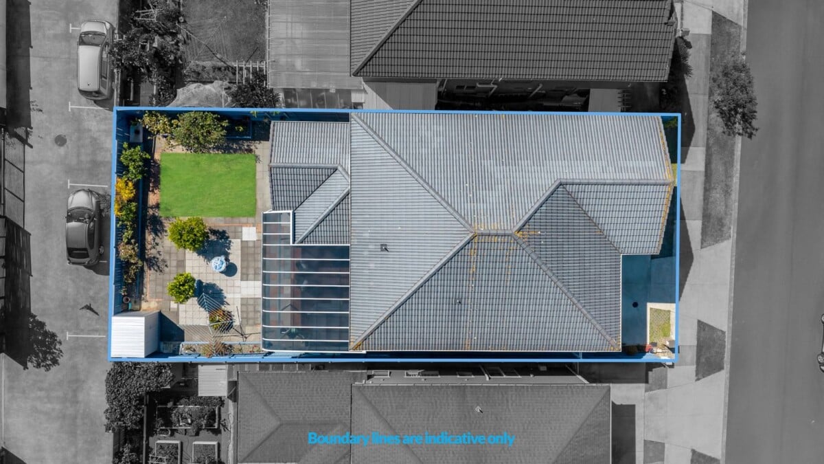 Super Realistic Vendor, Two kitchens, 6 beds + study 5.5 baths house with double garage and 2-beds granny, zoned for Te Nikau Primary School, Ormiston Junior College, Ormiston Senior College, close to schools, shops, 10 Peihinga Road, Flat Bush, Auckland