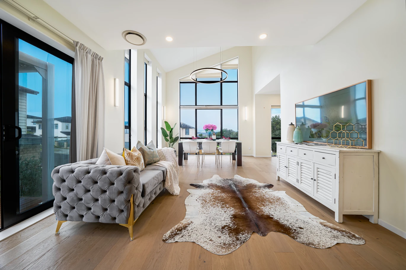 336m2 6 beds 5 baths house with double garage and 2 beds granny on 403m2 section, close to schools, parks, shopping centres, Zoned for top-tier schools including Mission Heights and Ormiston, 2 Veneta Close, Flat Bush, Auckland
