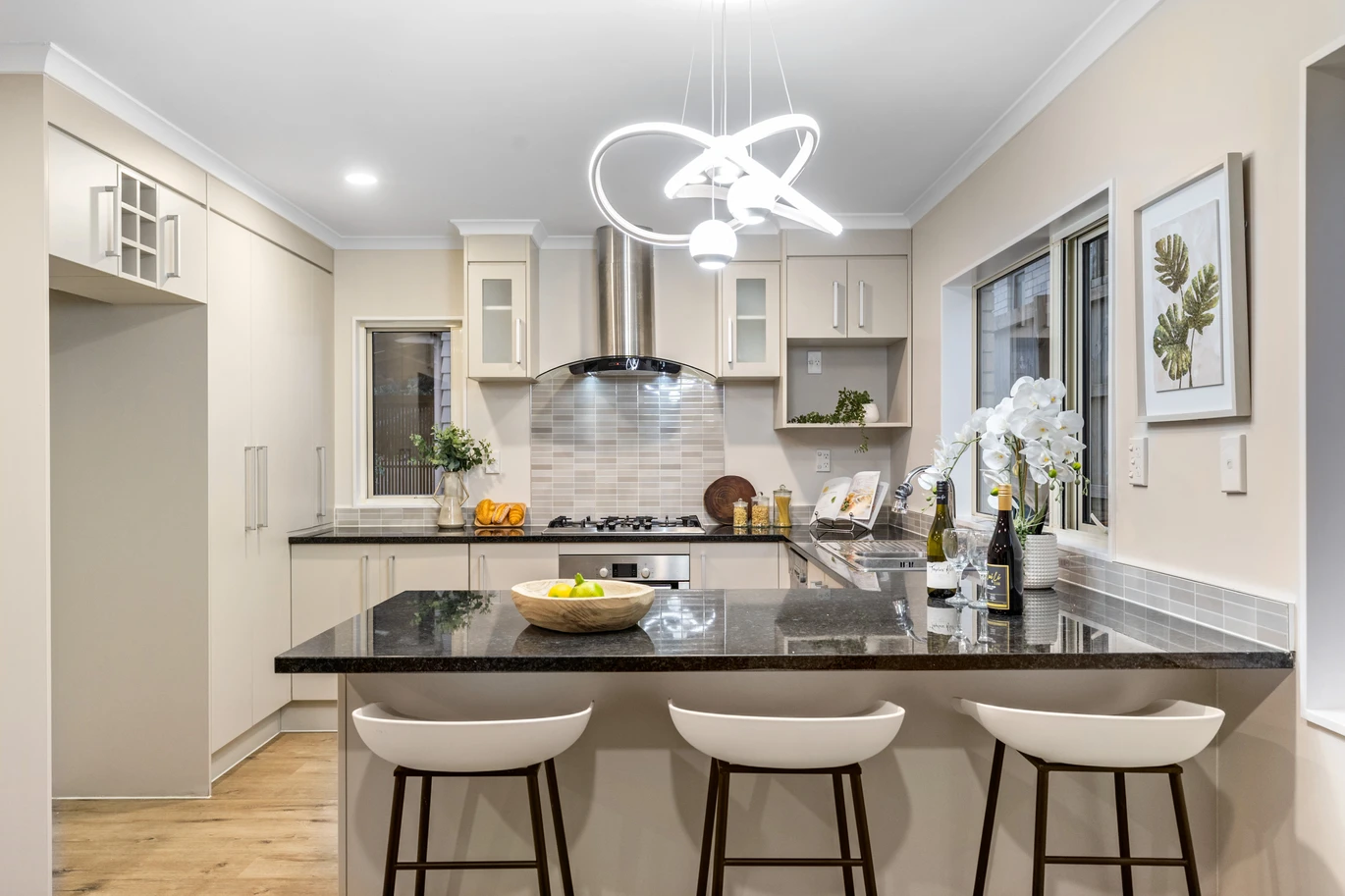 Vendor cashing out, Standalone 6 beds 5 baths house with 6 car parks on 400m2 section, a detached sleepout with its own bathroom, 2 ground floor ensuites with self-contained access, close to schools, Glenfield Mall, Wairau Park and motorway access, Detached Sleepout12C Manuka Road, Glenfield, Auckland