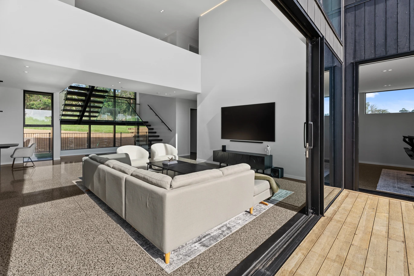 398m2 Luxury Architectural 4 beds 3 baths house on 3.8 ha land, Large 7.0m internal-access garage (ideal for oversized vehicles), Positioned in the sought-after Swanson foothills, Approx. 21km to Auckland CBD, Close to Swanson Village, train station, and local amenities, .49 Candia Road, Swanson, Auckland