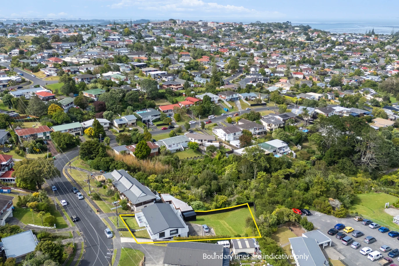 3 beds house on 766m2 section, Downstairs offers excellent additional space with a shower and two multi-purpose rooms, the Maungakiekie Golf Club is located on the same street, with shops, schools, and public transport all nearby, 13 Anita Avenue, Mount Roskill, Auckland