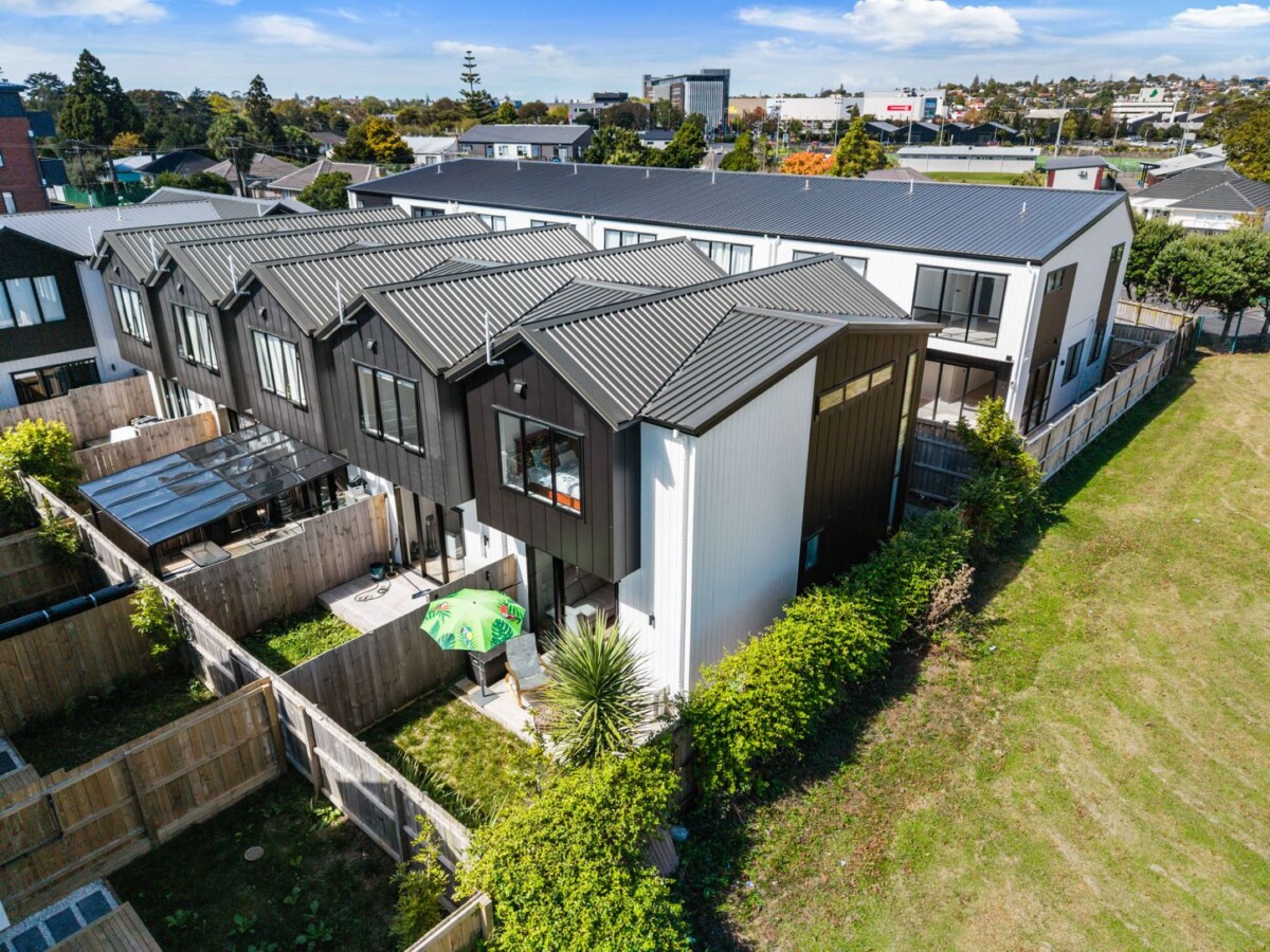 Bank Countdown On – This Must Be Sold within two weeks, 2 beds 1.5 baths home, backs directly onto the expansive Henderson High School playground, close to schools, shops, transport links, parks, and all the everyday essentials, 8/28 Smythe Road, Henderson, Auckland