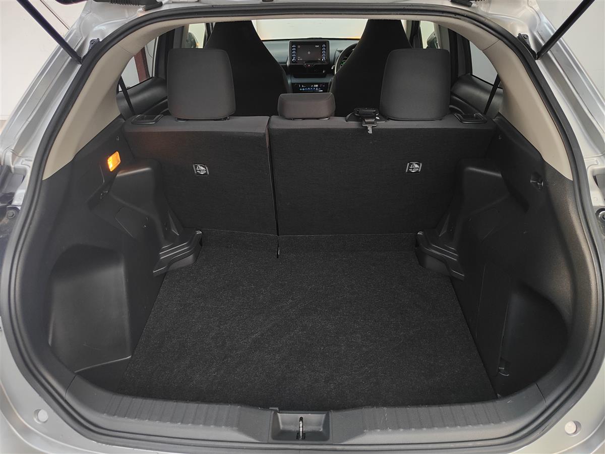2021 Toyota Yaris Cross HYBRID X/GRADE4/TOYOTA SAFTY SENSE RV/SUV Automatic, 5 seats, Silver, 1,500 cc, 91,906 km