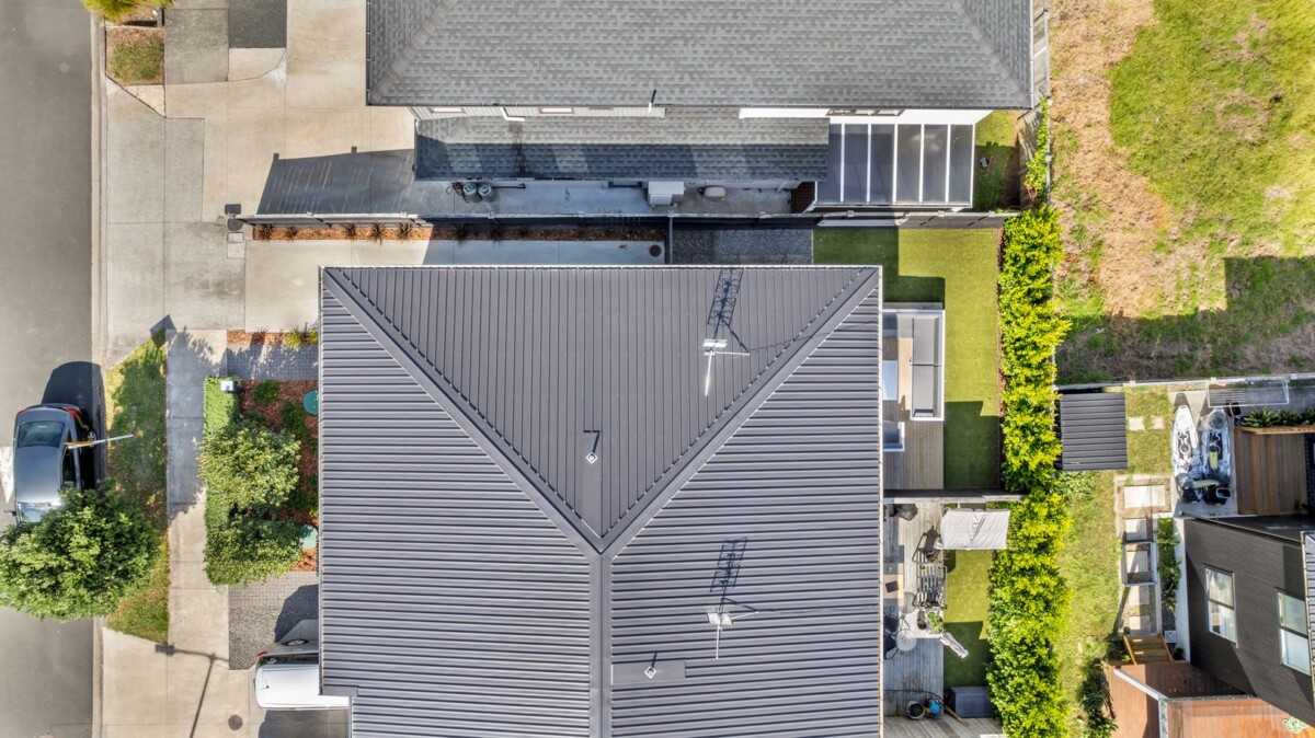 Retiring Owner Cashing Up, 114m2 3 beds 2.5 baths home with 2 var parks on 166m2 section, just moments from the beach and the scenic coastal boardwalk, 2A Treloar Crescent, Hobsonville, Auckland