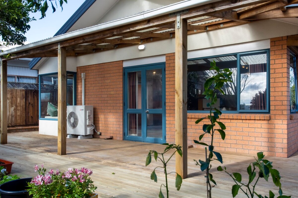 Owner Already Up North – This Must Be Sold, 3 beds 2 baths house with double garage on 418m2 section, minutes from schools, Pak’nSave, WestCity Mall, The Boundary shopping precinct, Henderson Train Station, 35C Edmonton Road, Henderson, Auckland