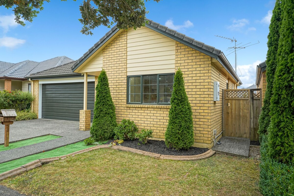 Qverseas owner, 142m2 Brick and tile 3 beds 2 baths house with double garage on 281m2 section, close to WestCity Mall Henderson, schools, the popular shopping and dining options along Lincoln Road, including Pak’nSave and Mitre 10 MEGA, motorway access, 32 Espalier Drive, Henderson, Auckland