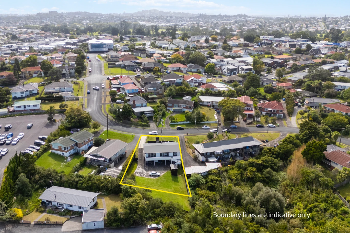 3 beds house on 766m2 section, Downstairs offers excellent additional space with a shower and two multi-purpose rooms, the Maungakiekie Golf Club is located on the same street, with shops, schools, and public transport all nearby, 13 Anita Avenue, Mount Roskill, Auckland