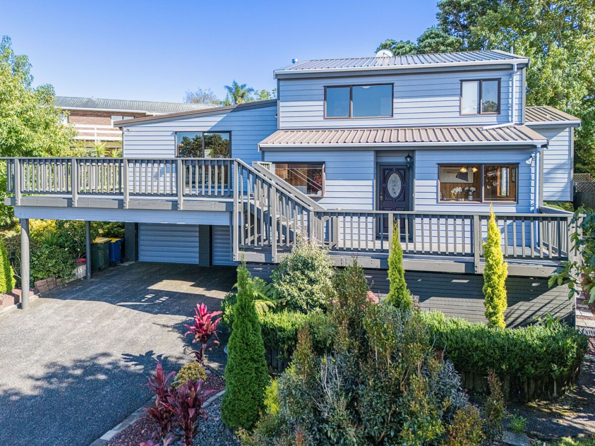 190m2 3 beds 2 baths house with double garage on 627m2 section, with expansive decking areas, easy access to local shops, supermarkets, schools, and public transport options, parks and recreational areas, 26 Rhinevale Close, Henderson, Auckland