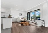 Standalone 4 beds 3 baths home with garage, close to Takapuna’s vibrant shopping precinct, beaches, schools, walks to Takapuna Grammar School and Hauraki Primary School, 2/49 Northboro Road Belmont, Auckland