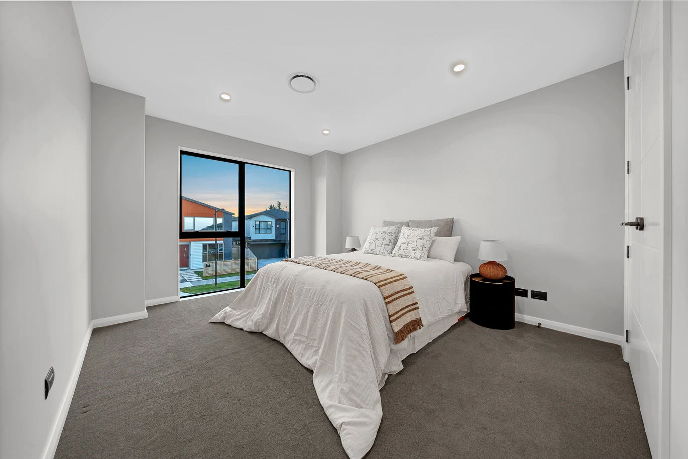 368m2 7 beds 4.5 baths house with 2 beds granny on 492m2 section, Central air conditioning and built-in surround sound system, Mini golf practice pad outdoors, close to parks, reserves, shopping centres, schools, 3 Bendridge Street, Flat Bush, Auckland