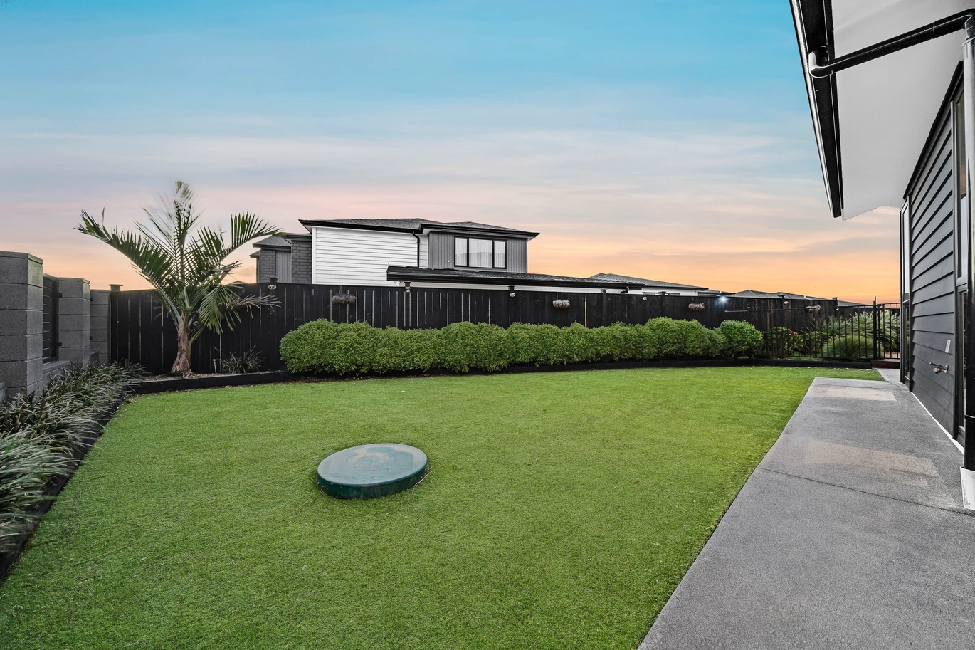 368m2 7 beds 4.5 baths house with 2 beds granny on 492m2 section, Central air conditioning and built-in surround sound system, Mini golf practice pad outdoors, close to parks, reserves, shopping centres, schools, 3 Bendridge Street, Flat Bush, Auckland