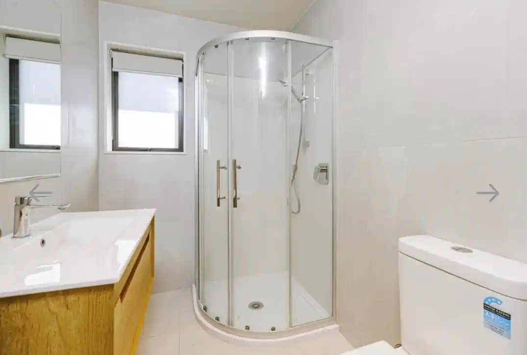 Highly motivated vendor, 3 beds 1 bath Duplex home with car park, close to shops, schools, motorway access, 0.2 km to Ngakoroa School, 4B Auranga Drive, Karaka, Auckland